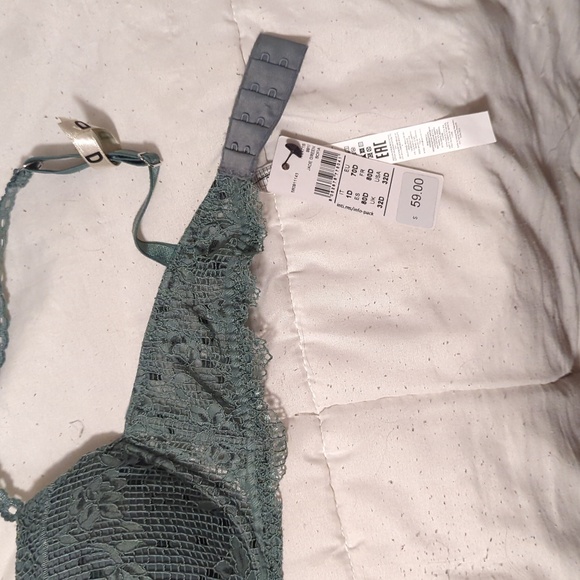 Intimissimi lace demi cup bra 32D - Picture 2 of 4